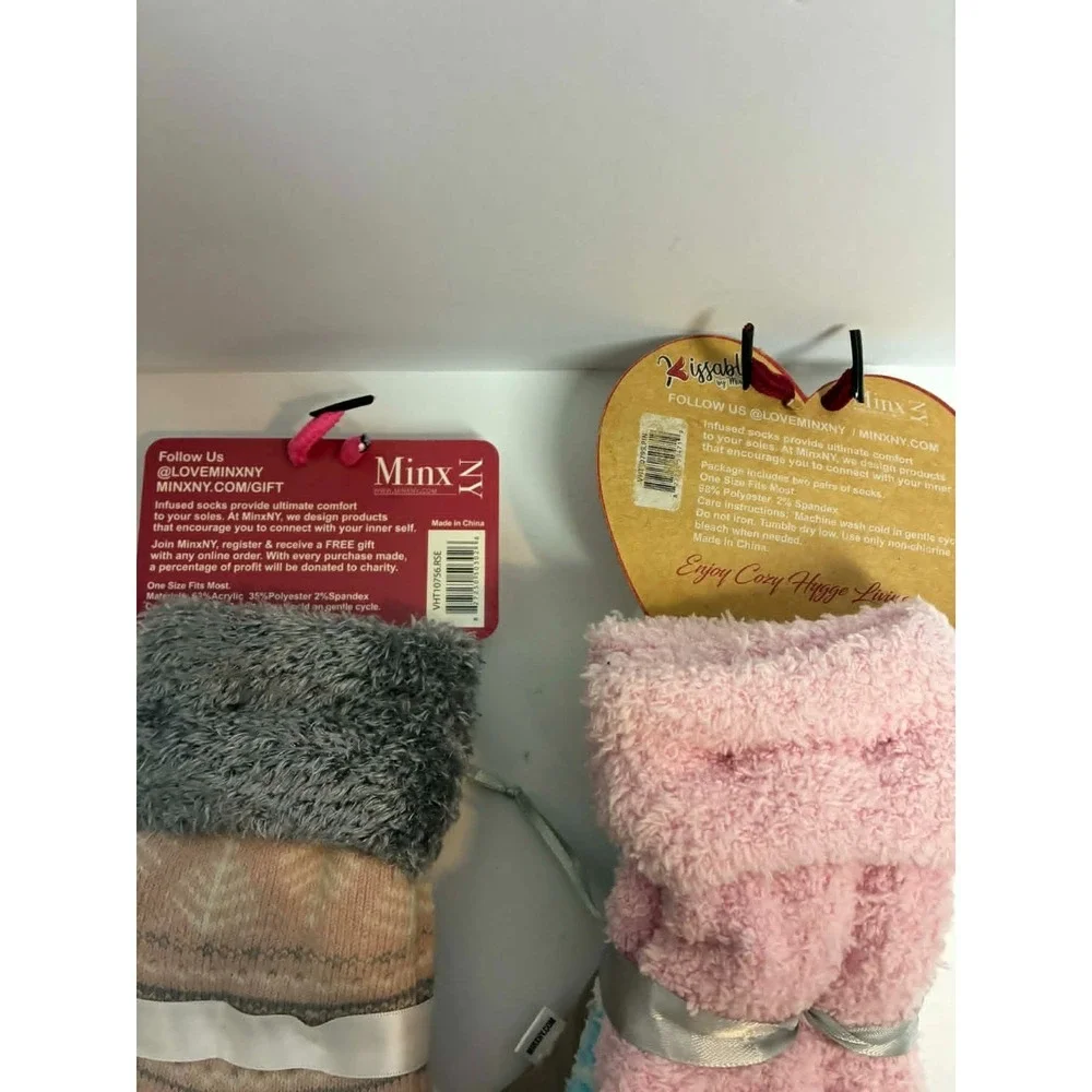 Aromasoles & Kissable‎ Cozy Socks 2 Pair Set w/ Scent Sachet Plush Slipper Socks